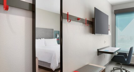 avid hotel WISCONSIN DELLS  Room Type - Standard Room