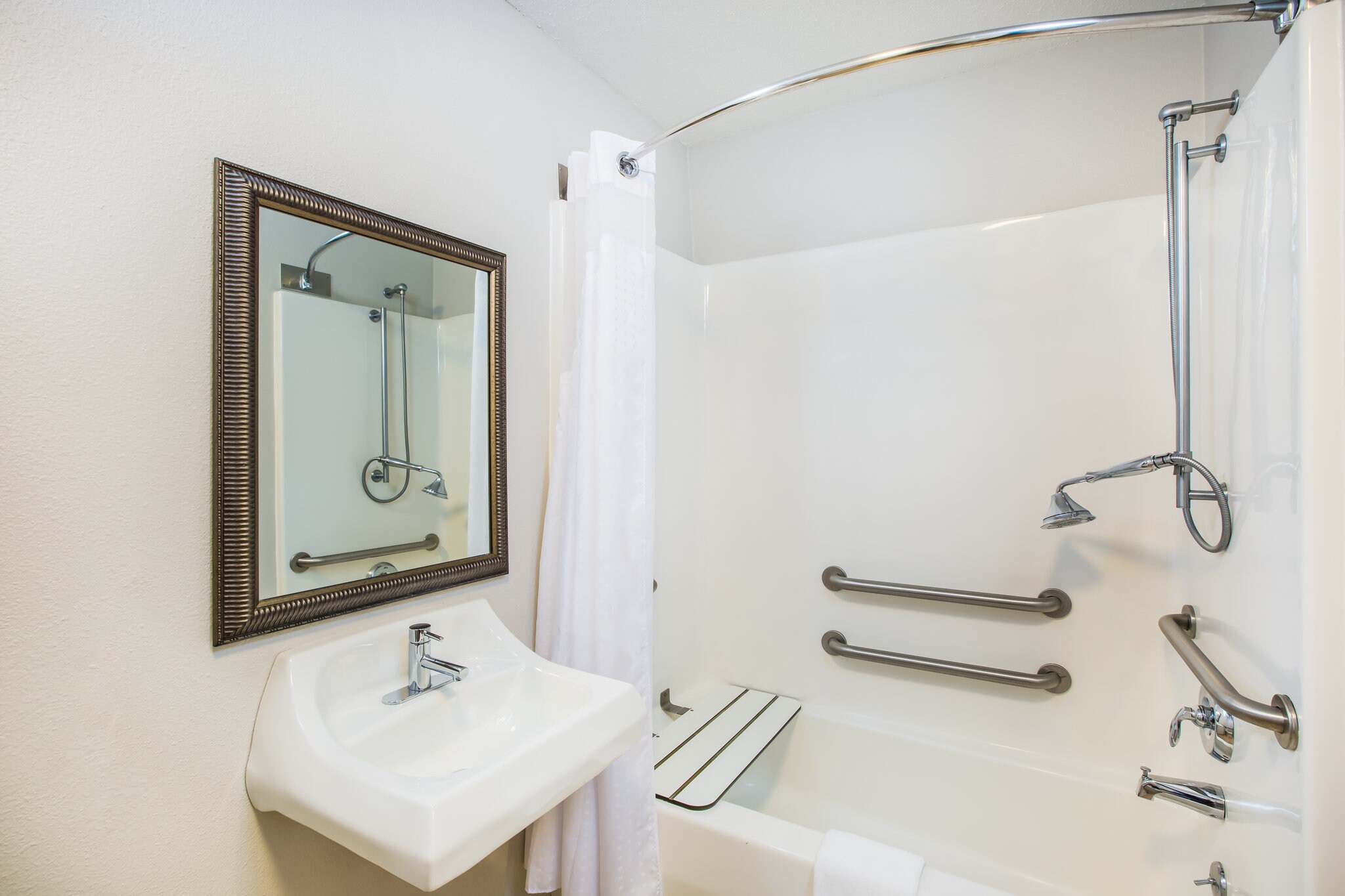Holiday Inn Express & Suites BELLEVUE (OMAHA AREA) - Tap to explore photos