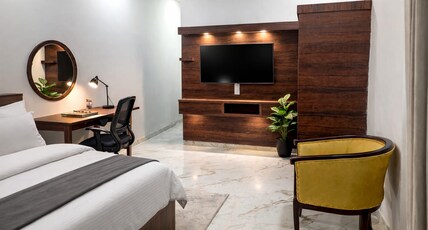 THE ROYAL HEIGHT Room Type - Deluxe Room with City View