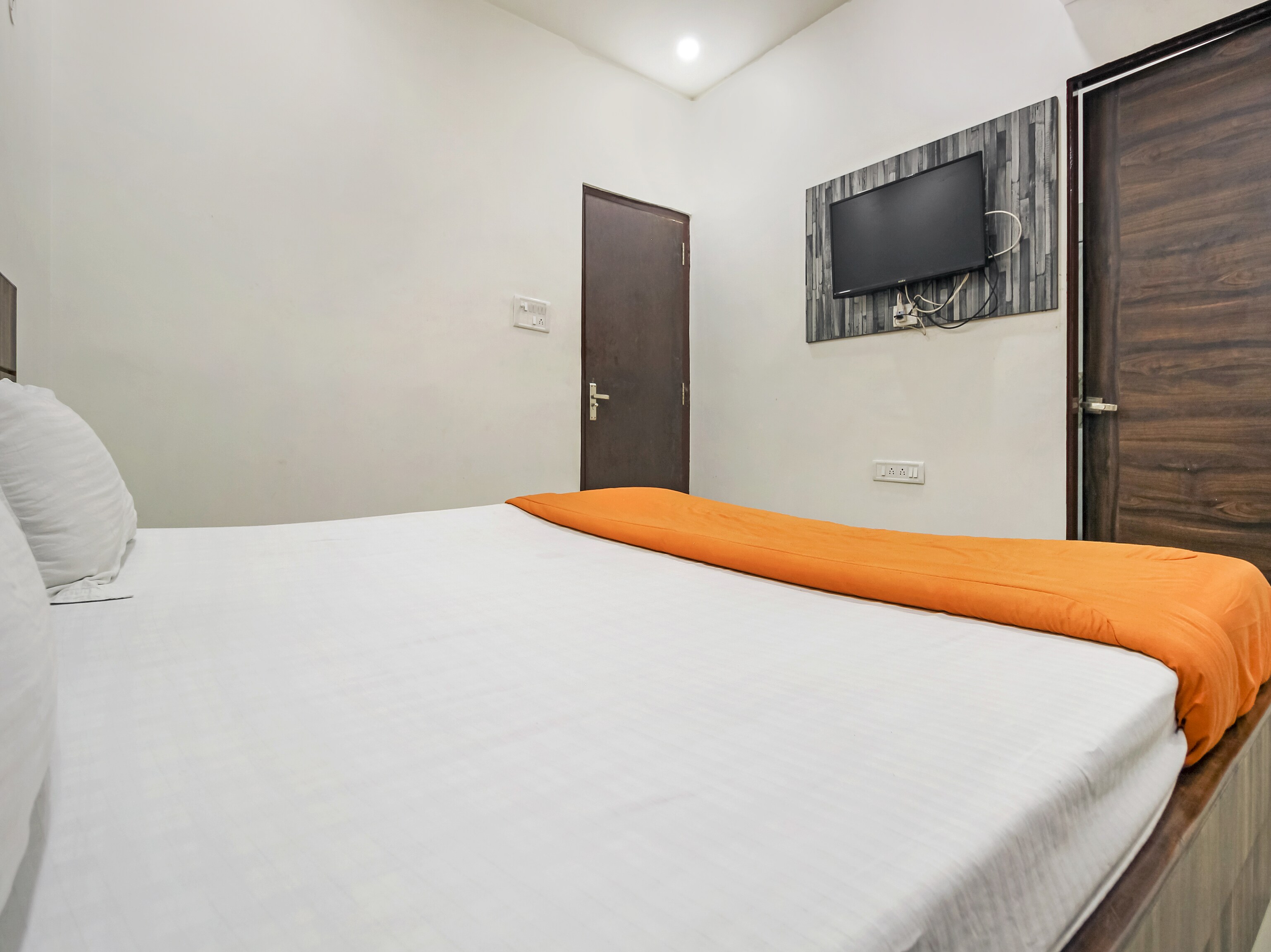 OCM Hotel - Tap to explore photos