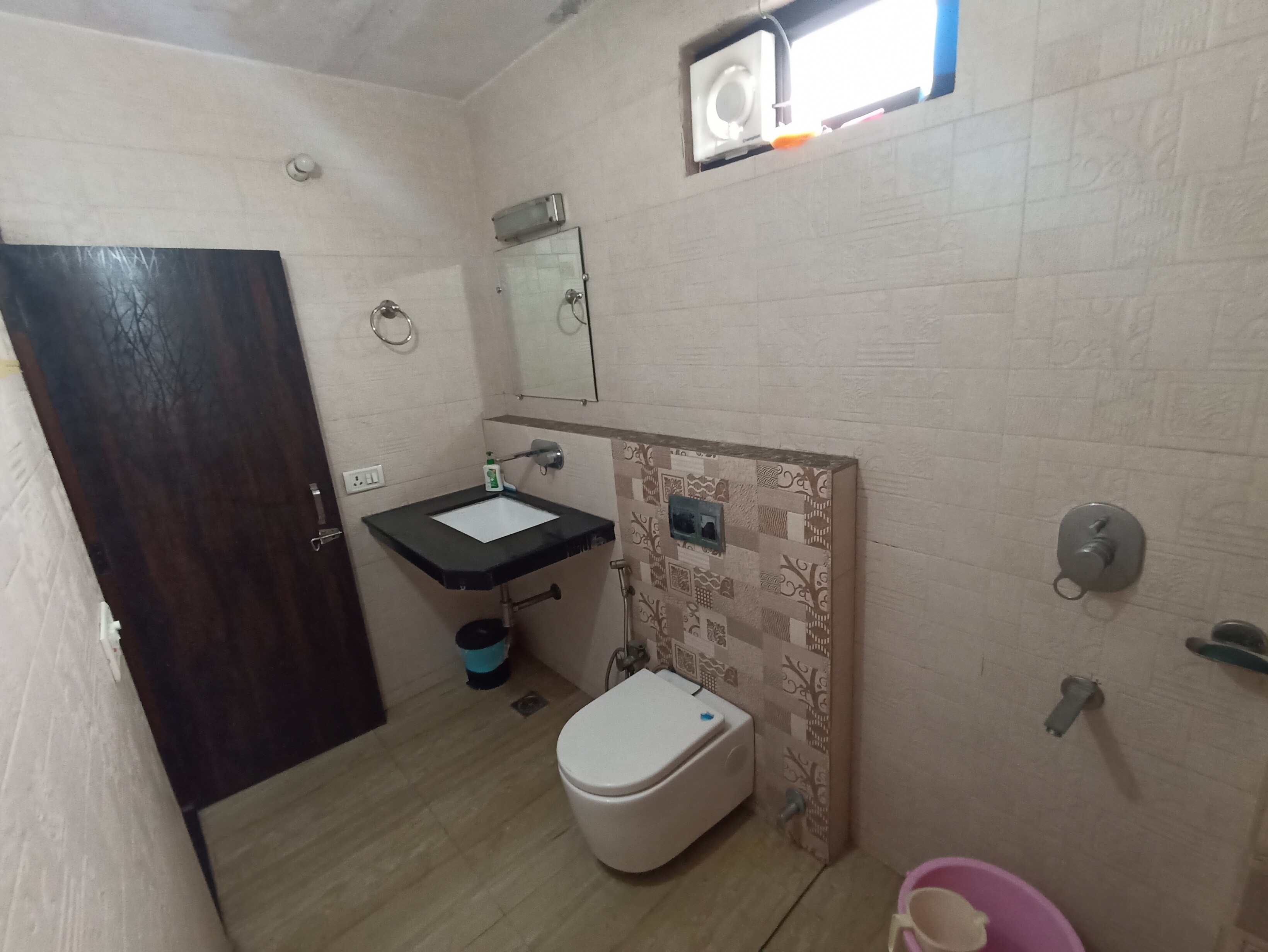 One Bedroom with Kitchen near Pulbangash Metro - Tap to explore photos