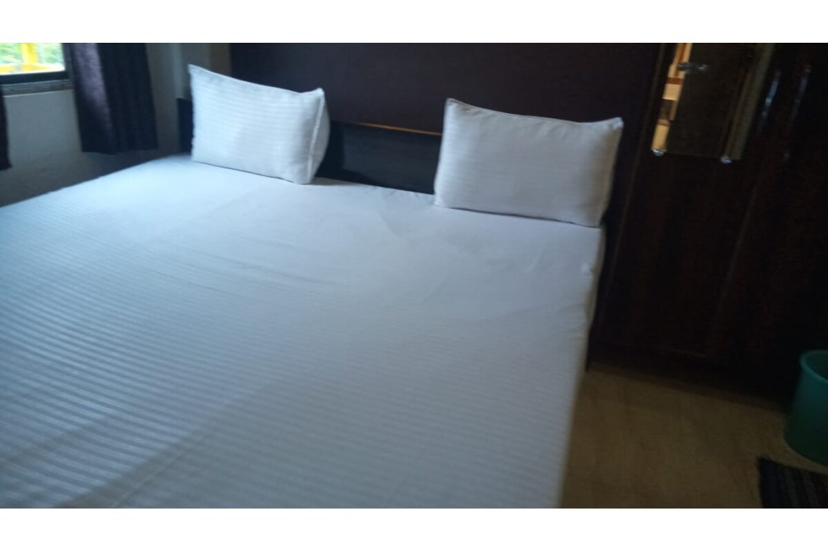 Shri Hari Kunj P Guest House - Tap to explore photos