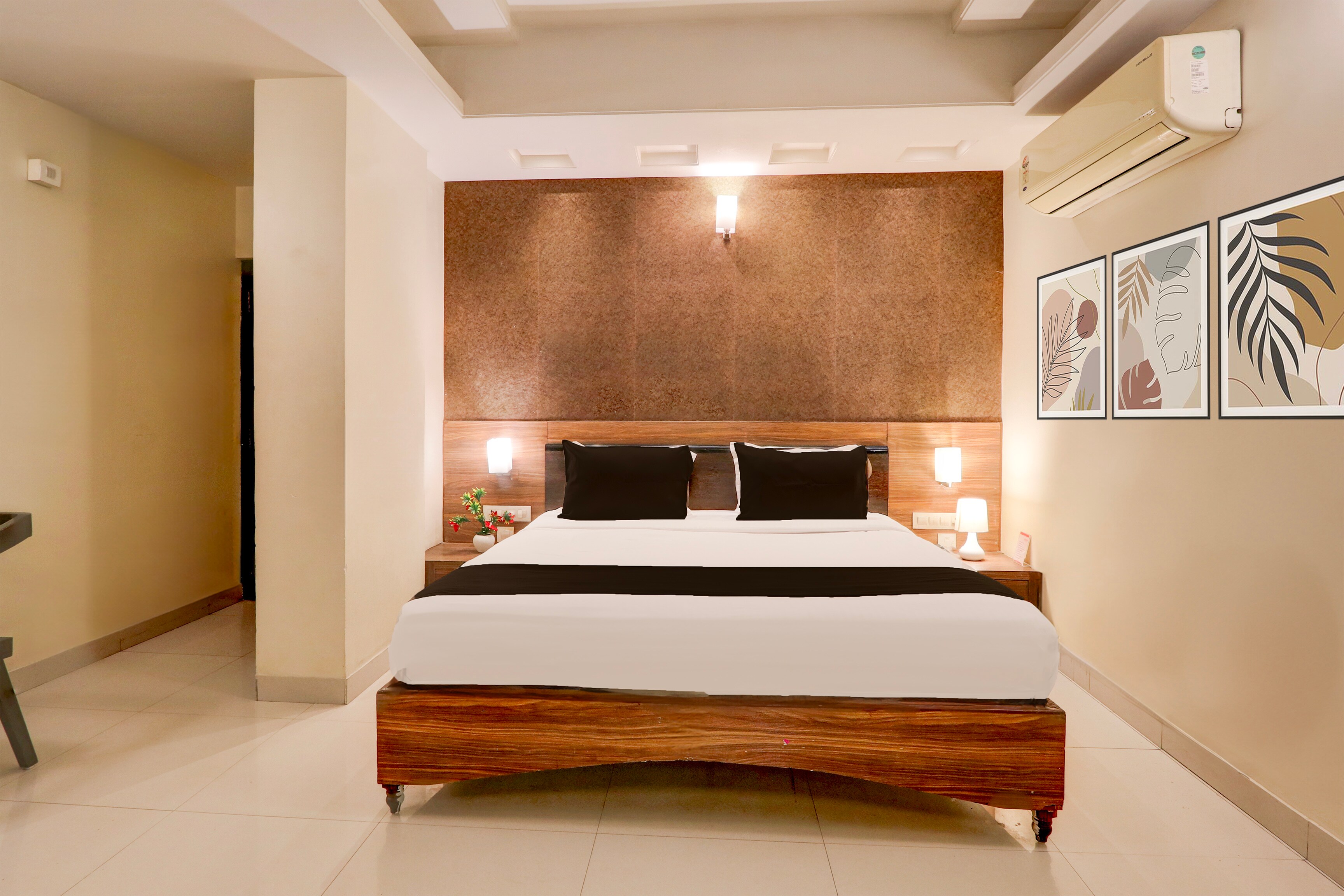 Townhouse Oak Madhapur Nera Regency - Tap to explore photos
