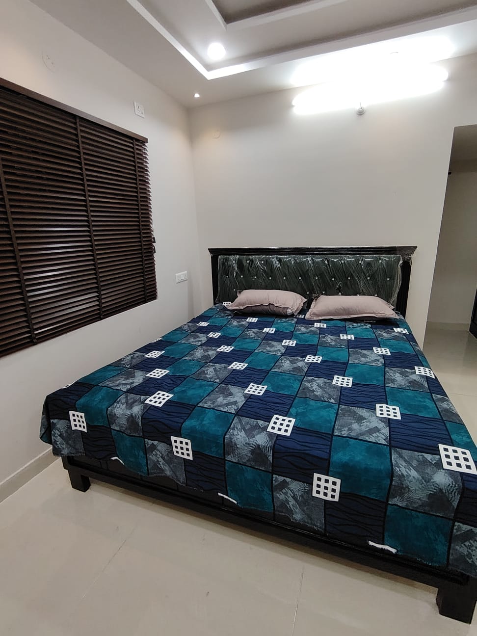 Luxury 2BHK Prime Loc Furnished - Tap to explore photos