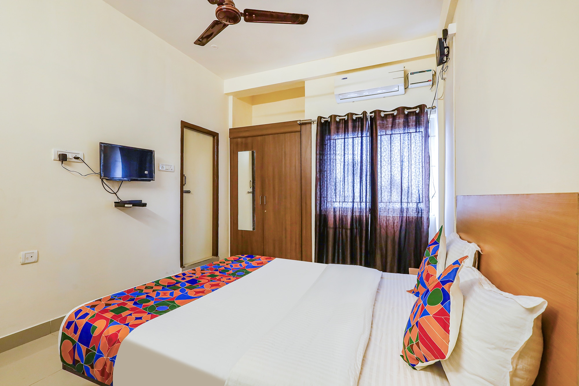 FabHotel Tristar Residency - Tambaram - Tap to explore photos