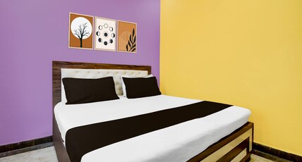 Super OYO Hotel O Amhat Sultanpur City Room Type - Deluxe