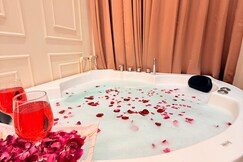 Luxury Jacuzzi Studio By Cayetana | Near Airport