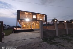 Glotus Hotel and Restaurant