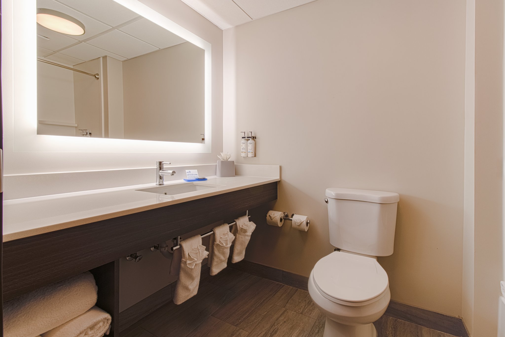 Holiday Inn Express Newington - Hartford - Tap to explore photos