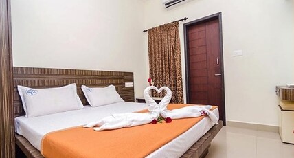 Hotel Danaa Tower Room Type - Deluxe Room AC