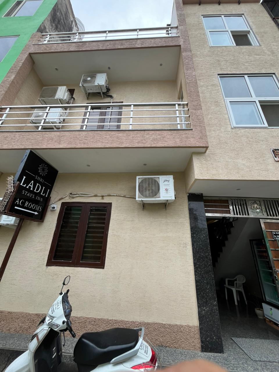 Shri Ladli Stays Inn - Tap to explore photos