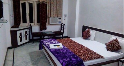 Hotel shreenath Room Type - AC Deluxe Room