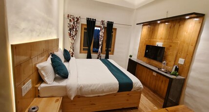 Hotel Karans Inn Room Type - Deluxe Room