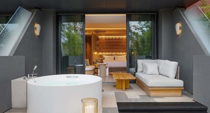 Chengdu Expo Waterfall Hotel - MGallery Collection Room Type - DELUXE ROOM,1 King Size Bed, Expo Park View, Private Courtyard