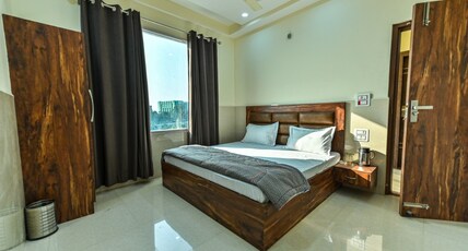 HOTEL ROYAL INN Room Type - Ac Deluxe Room