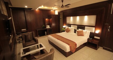 Lavanya Tower Room Type - Deluxe Room with Working Desk