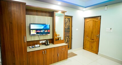 Hotel S S Plaza Room Type - Deluxe king