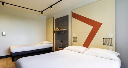 ibis Budget La Rochelle Room Type - Bedroom with 1 double bed + 1 single bed - suitable for reduced mobility