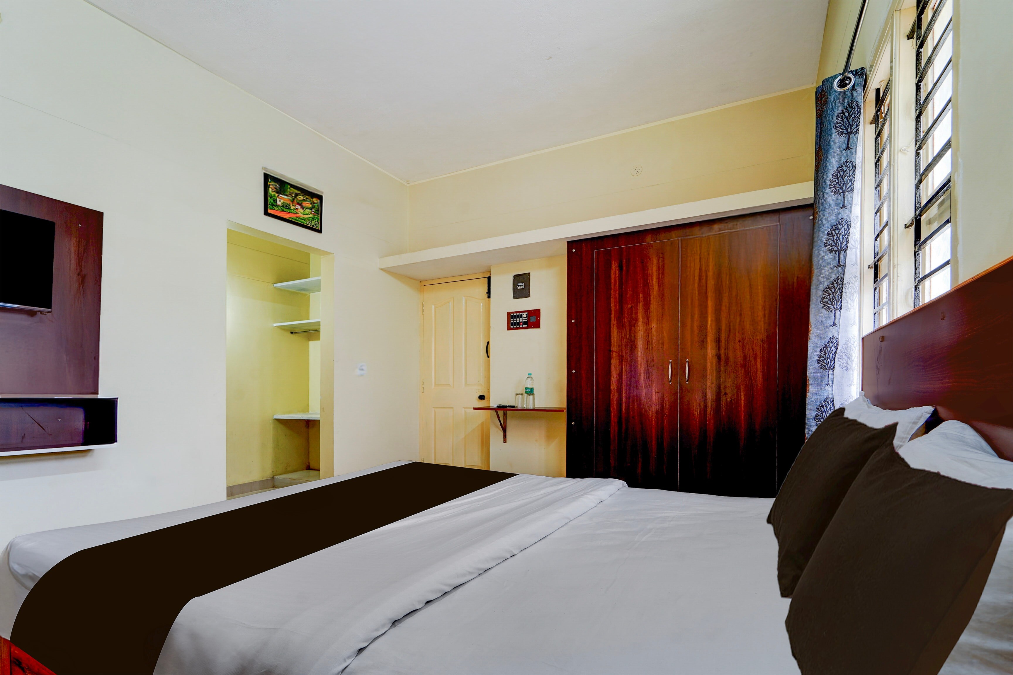 Hotel O Aarudra Residency Thanjavur Airport - Tap to explore photos