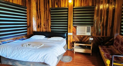 KADAMBINI RESORT Room Type - Deluxe Wooden Suite