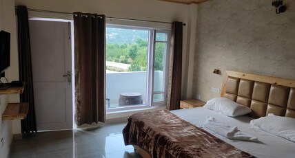 The Veteran House Home Stay Room Type - Deluxe Room with Mountain View