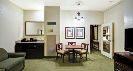 Embassy Suites by Hilton Charleston Historic District Room Type - 2 DOUBLES PREMIUM SUITE