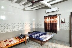 Omkar Homestay 400m from Dwarkadhish Temple.