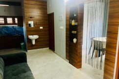 Castle Apartments | 5 min to Amrita Hospital