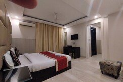 Aaron Harikanta | Private Rooms & Party Stay