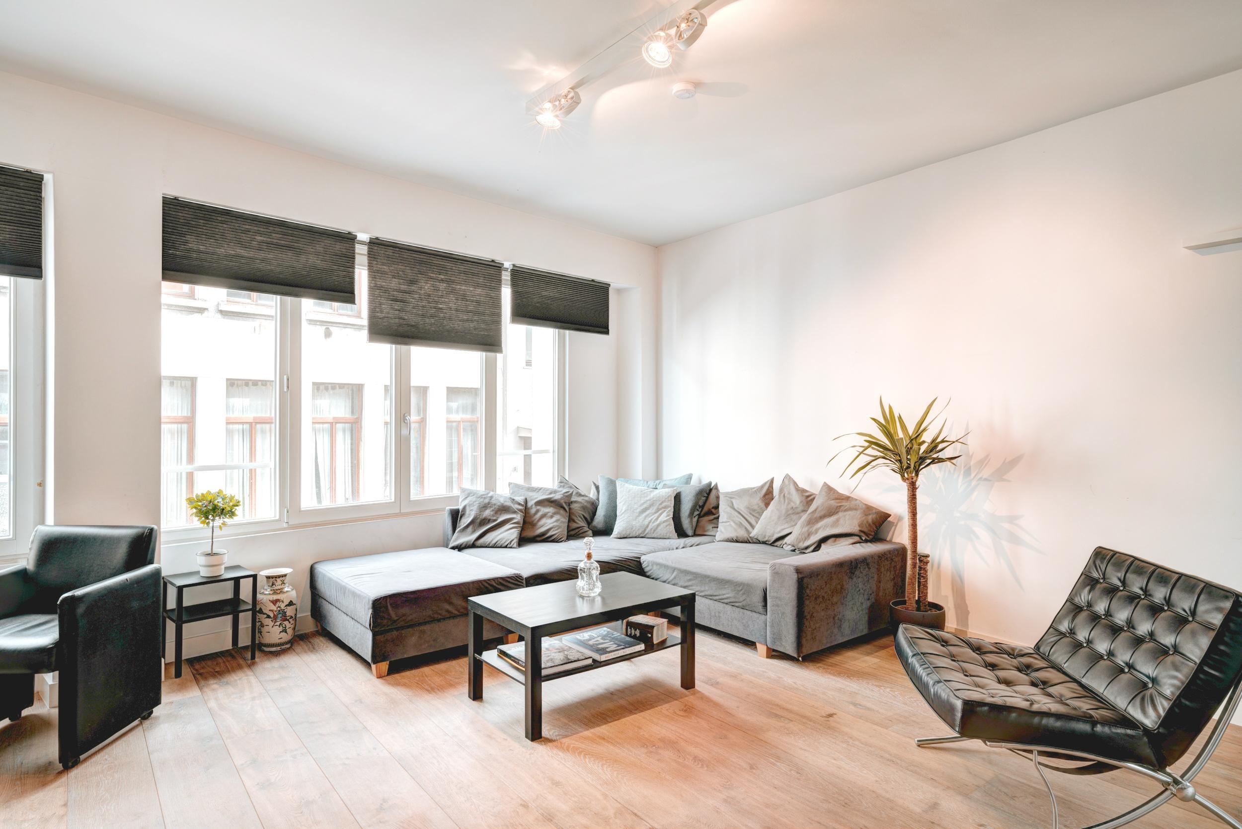 9-persons apartment in Antwerp - Tap to explore photos