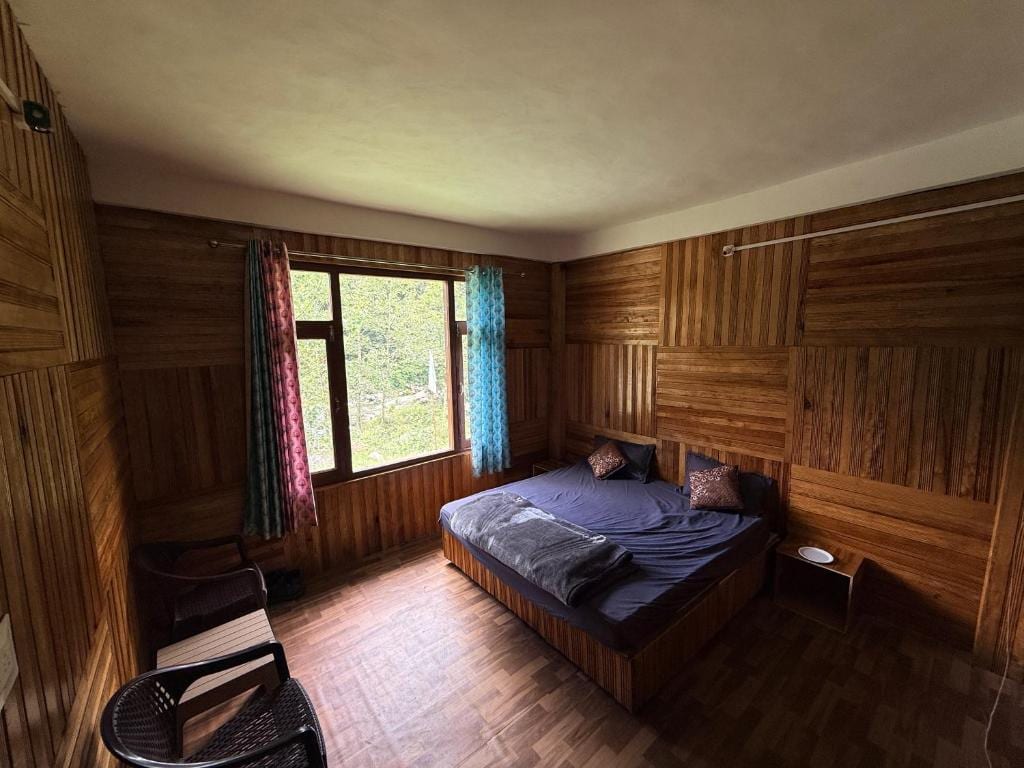River Edge Home Stay, Sainj - Tap to explore photos