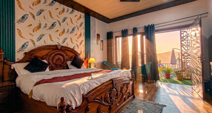 Smokey Castle Homestay & Cafe Mukteshwar Room Type - Misty Ridge Chamber