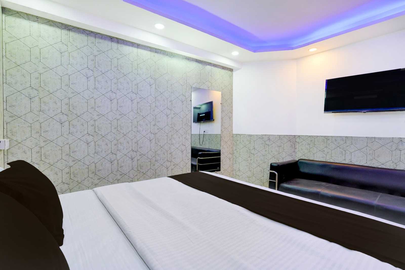 Hotel O Akki Residency Near Adarsh Pariksha Kendra - Tap to explore photos