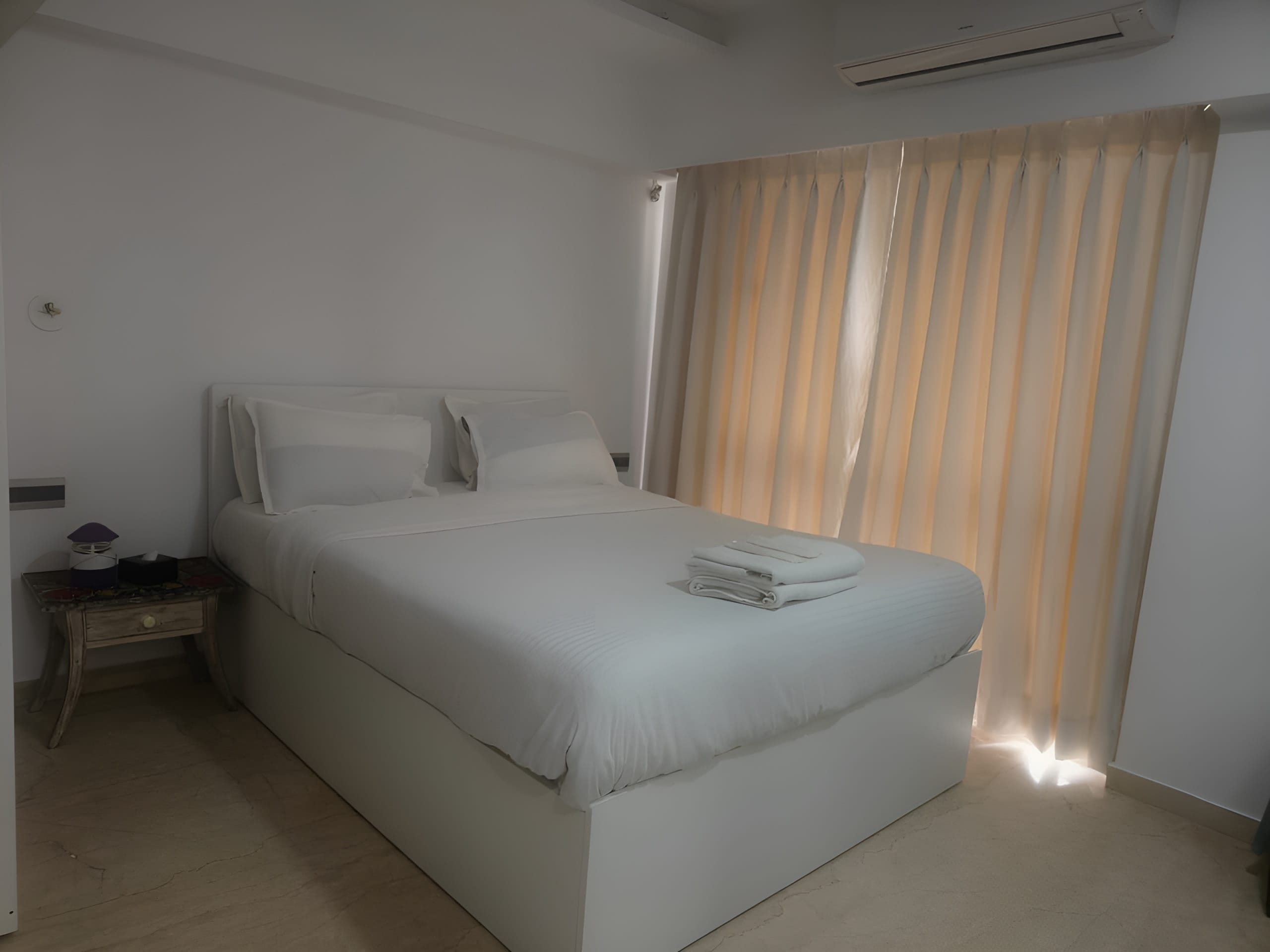 Marbella Studio near BKC Pool Wi Fi Kitchen - Tap to explore photos