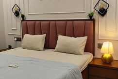 Travellers Habitat 1BHK with Balcony DLF Phase 3