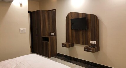 Hotel Crown Inn Room Type - Super Deluxe Room