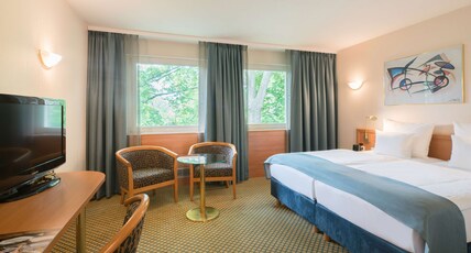 Best Western Plus Hotel Fellbach-Stuttgart Room Type - 1 Double Bed, Comfort Plus, Park View, Spacious Room, Air-Conditioned, Cozy Sitting Corner, Free W-L