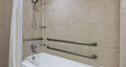 Hilton Garden Inn San Antonio Airport Room Type - 1 KING ACC RM W BATHTUB