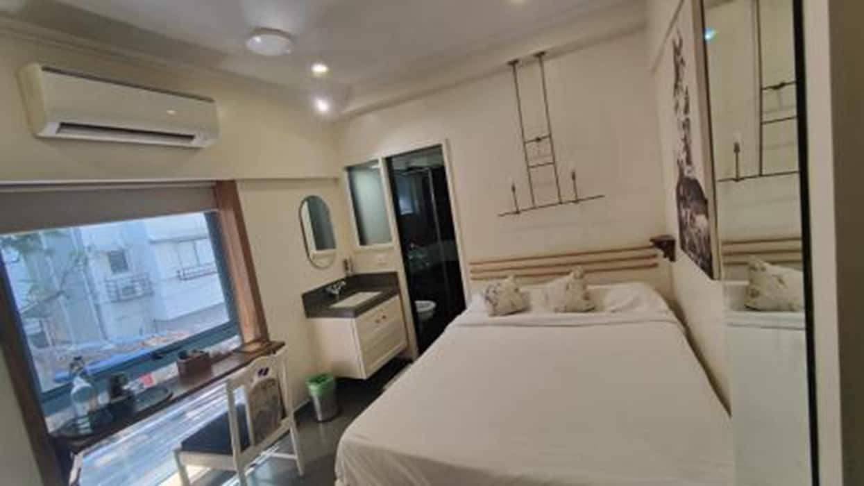 Hotel Kemps Corner - Tap to explore photos