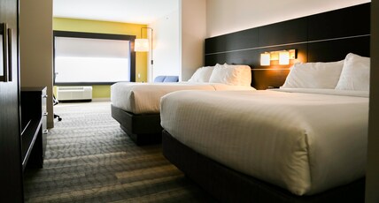 Holiday Inn Express & Suites Kingston-Ulster Room Type - 1 King Suite Mobility Accessible Tub
