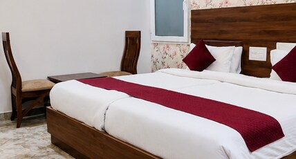 Hotel SGT Stay Room Type - Deluxe Room