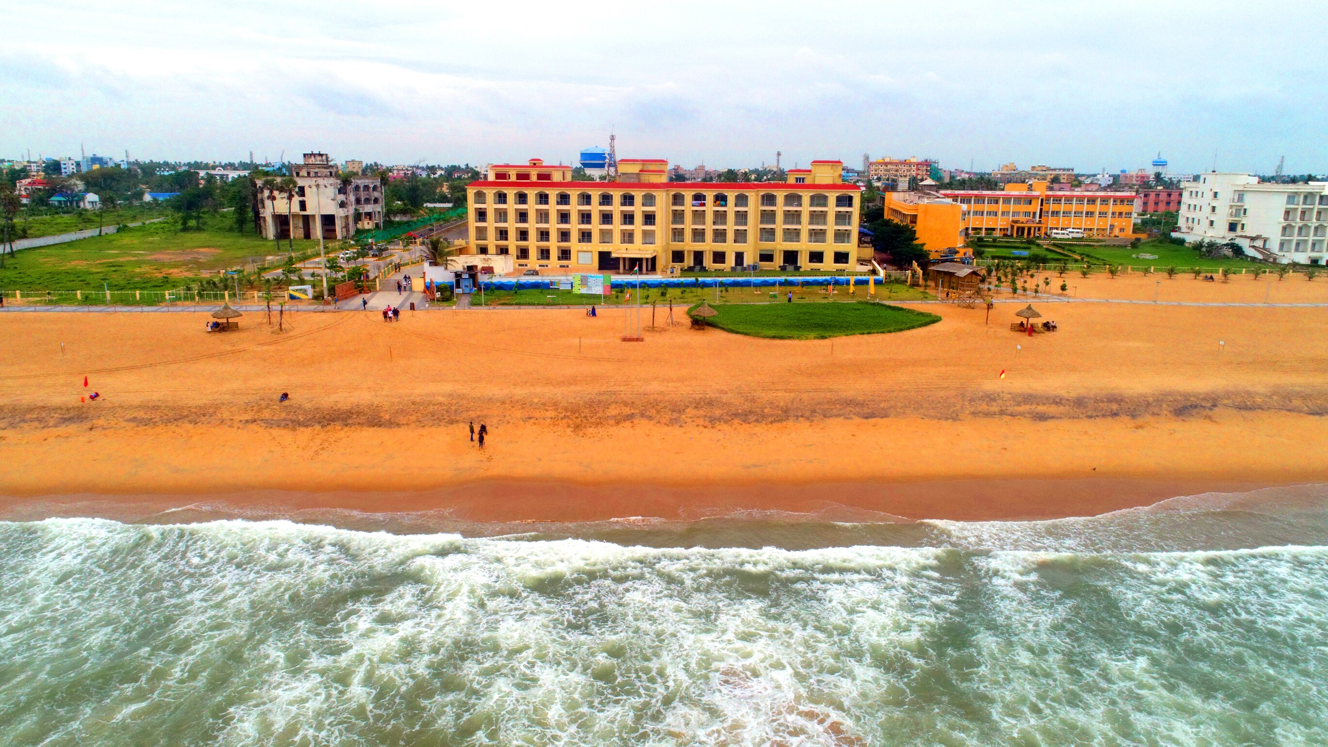 Hotel Golden Palace (On Blue Flag Beach) - Tap to explore photos