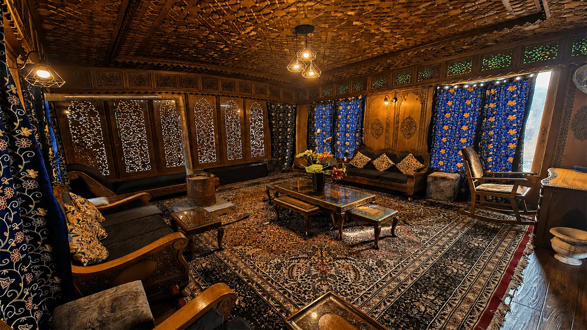 Houseboat Baktoo Premium Palace - Tap to explore photos