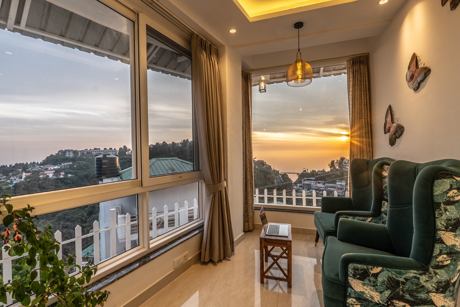 Nathuli | Entire 2BHK Rooftop Glasshouse with Jacuzzi - Tap to explore photos