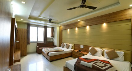 Hotel Moon Star Room Type - Four Bed Super Deluxe AC Room