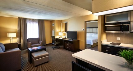 Homewood Suites by Hilton Hamilton, Ontario, Canada Room Type - 1 KING STUDIO SUITE NOSMOK