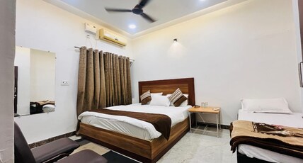 Chandravilla Stay Rooms Restaurant Room Type - Standard Triple Room