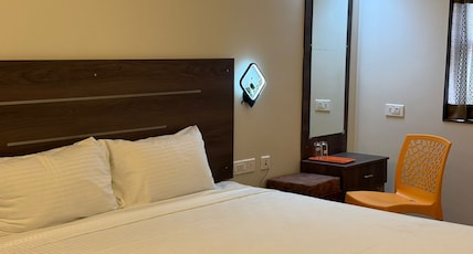 The Sam's Court Elite Stay Room Type - Deluxe Double Bed Room The Sam's Court Elite Stay Room Type - Deluxe Double Bed Room