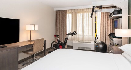 DoubleTree by Hilton Newark Penn Station Room Type - 1 KING BED FITNESS ROOM