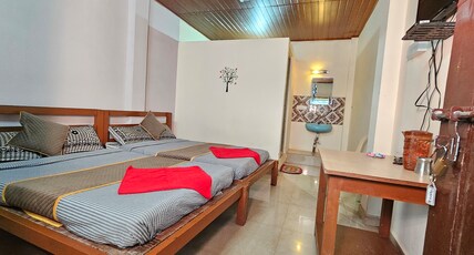 MISTY VALLEY HOMESTAY Room Type - 4 Bedded room with Mullayangiri View